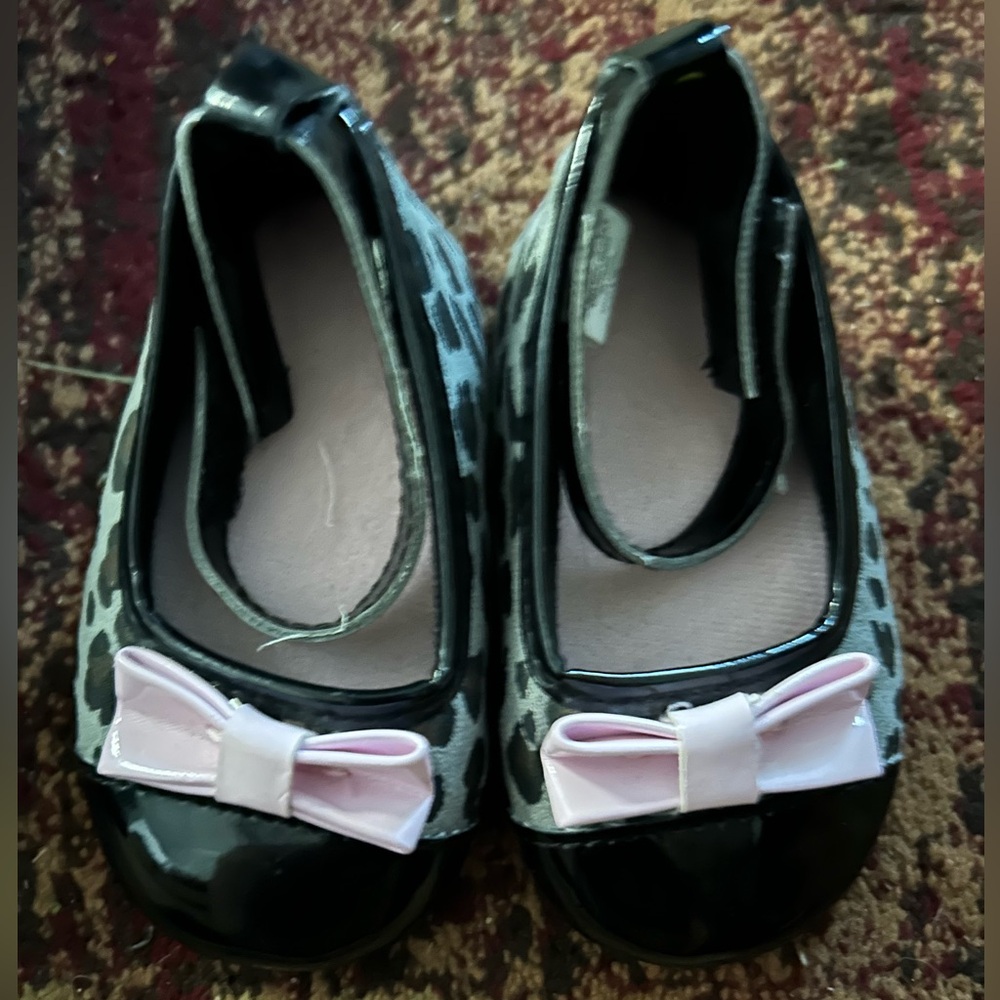 Chic Leopard Print Kids Dress Shoes with Pink Bow